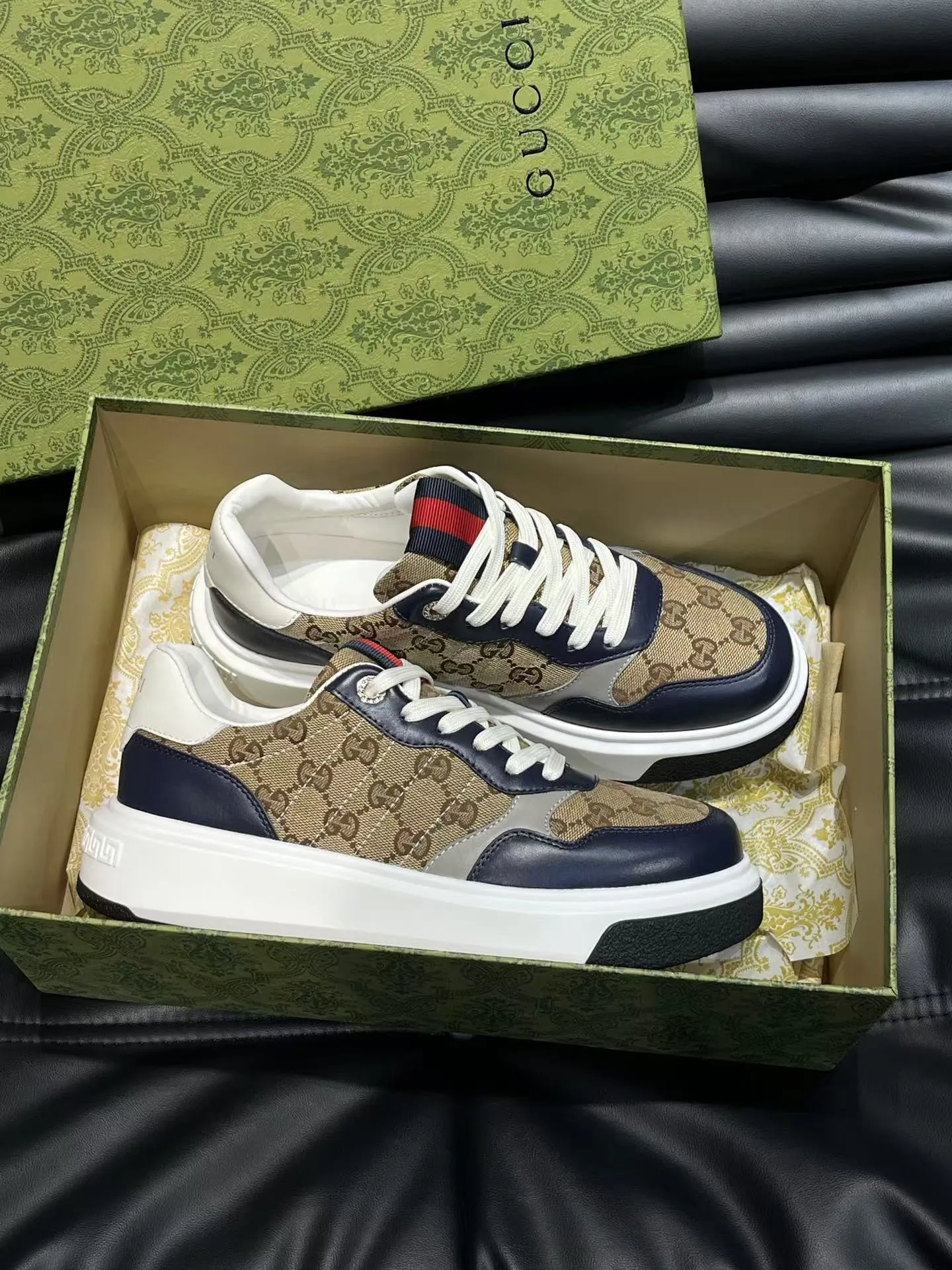 Men's Men's Shoes Men's Men's 💰460 new men's shoes GUCCI [Lightning] latest shoes shipped. Original quality, fashionable, special materials, sheepskin lining, new packaging. The foot feels super comfortable and the workmanship is impeccable. Size: 38-45, dark blue